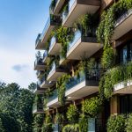 Agir pour la transition : solutions techniques et naturelles pour rafraîchir les logements et bâtir durablement
